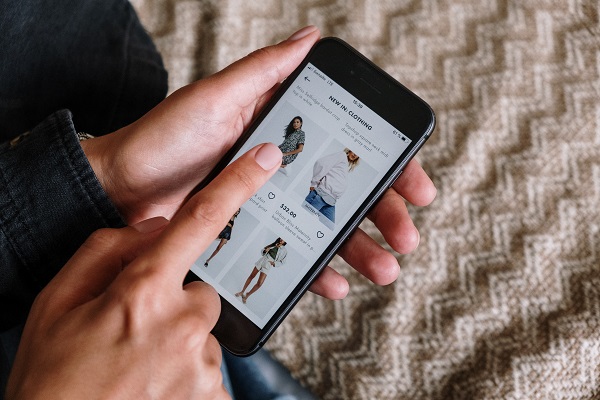 Omnichannel retail strategies in the era of connected experiences