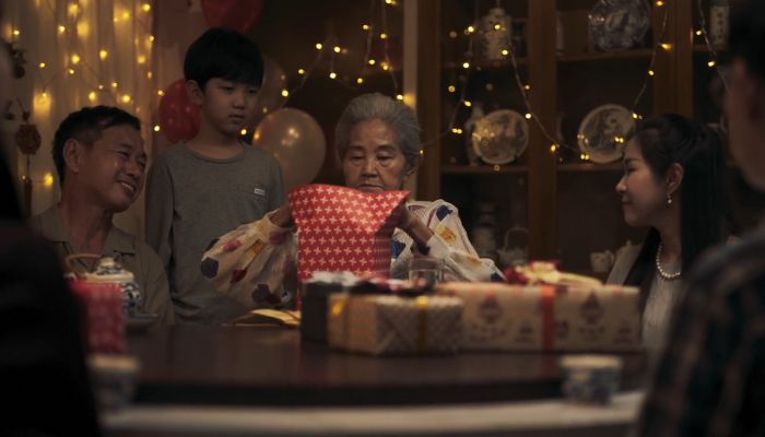 Thai supermarket Tops says ‘every gift is valuable’ in new ad