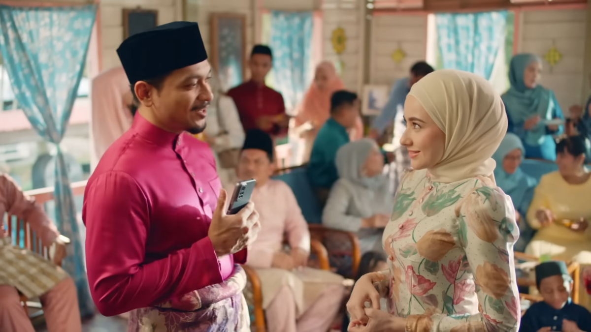 Malaysian local clothing line Bulan Bintang releases maiden brand film for  Raya via MBCS - MARKETECH APAC