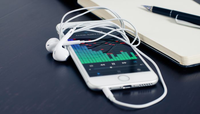 Weekly podcast listenership hits 17m in the Philippines; comedy emerges as top genre